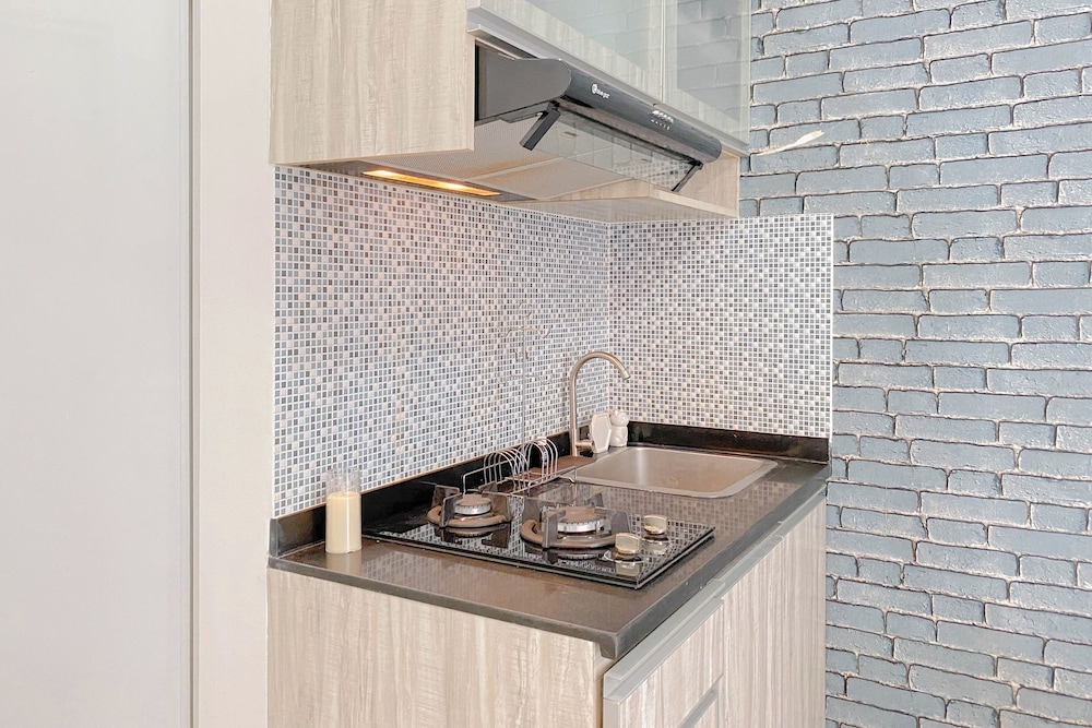 Warm And Restful 2Br At Green Pramuka City Apartment