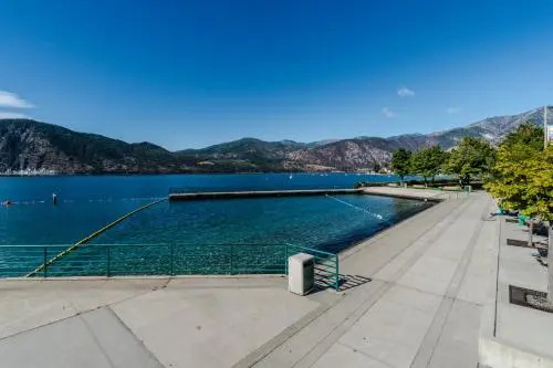 Lakefront Getaway