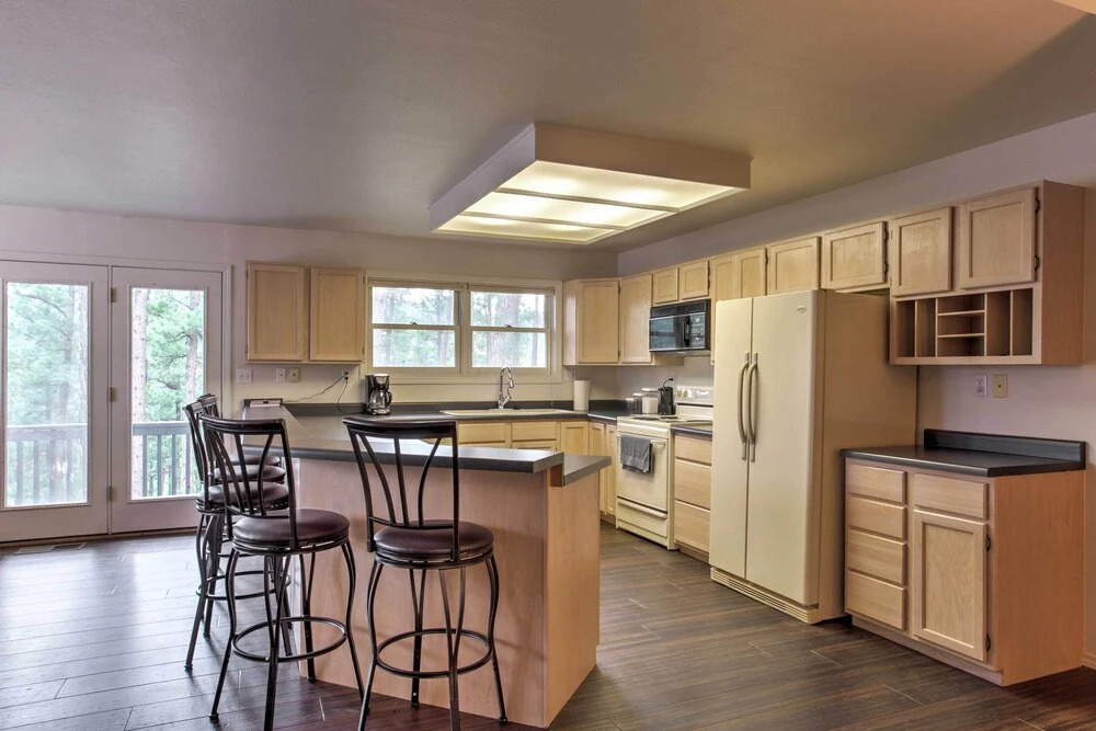 Spacious Hideaway in Ruidoso w/ Multi-level Deck!