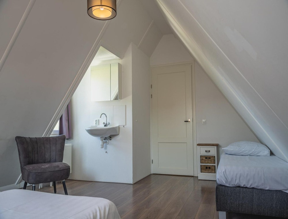 Holiday Home Built in Zaanse Style, Near Alkmaar
