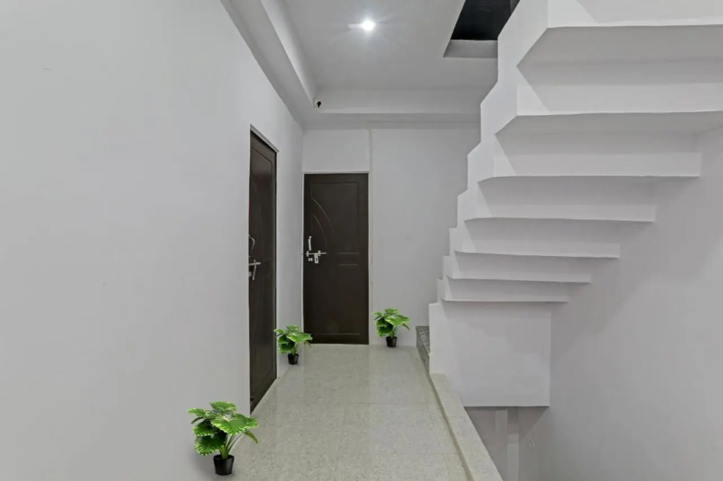 Oyo Flagship 93456 Hotel Kps Inn
