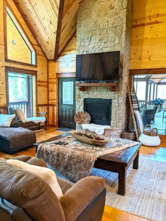 Stone Mountain Lodge Luxurious Rustic Retreat