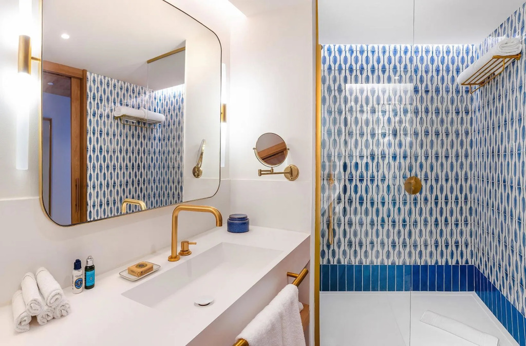 Отель H10 Porto Poniente