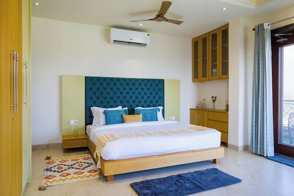 Alaya Stays BYDM The Sky Heaven - 4 BHK Penthouse 15 Min from Triveni Ghat With Balcony & Lift