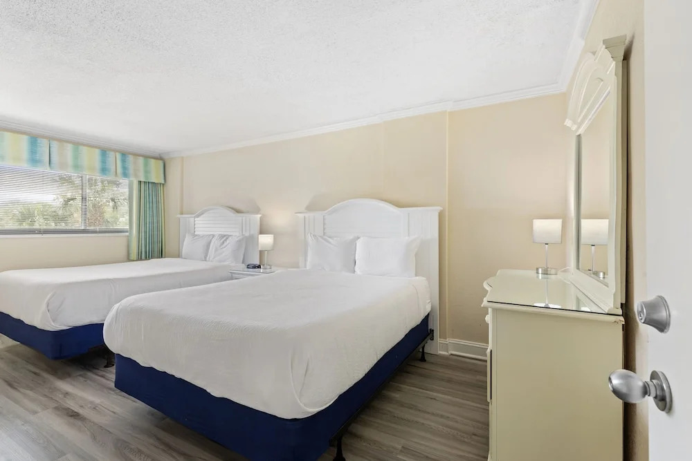 2BR Ocean View Condo w Private Balcony