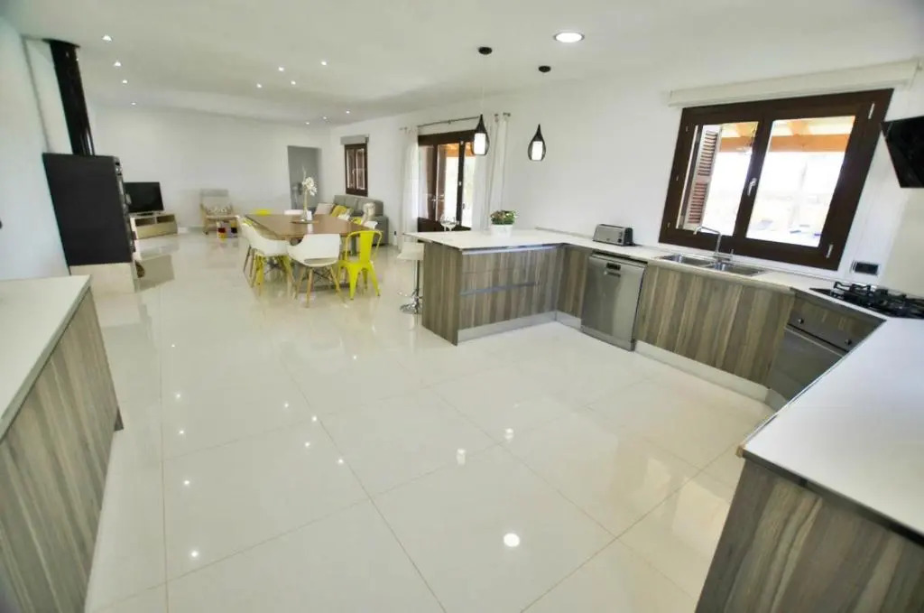 Villa Mediterranea for 10 , new luxury Villa .