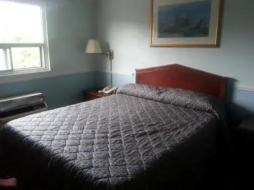 Queensway Motel