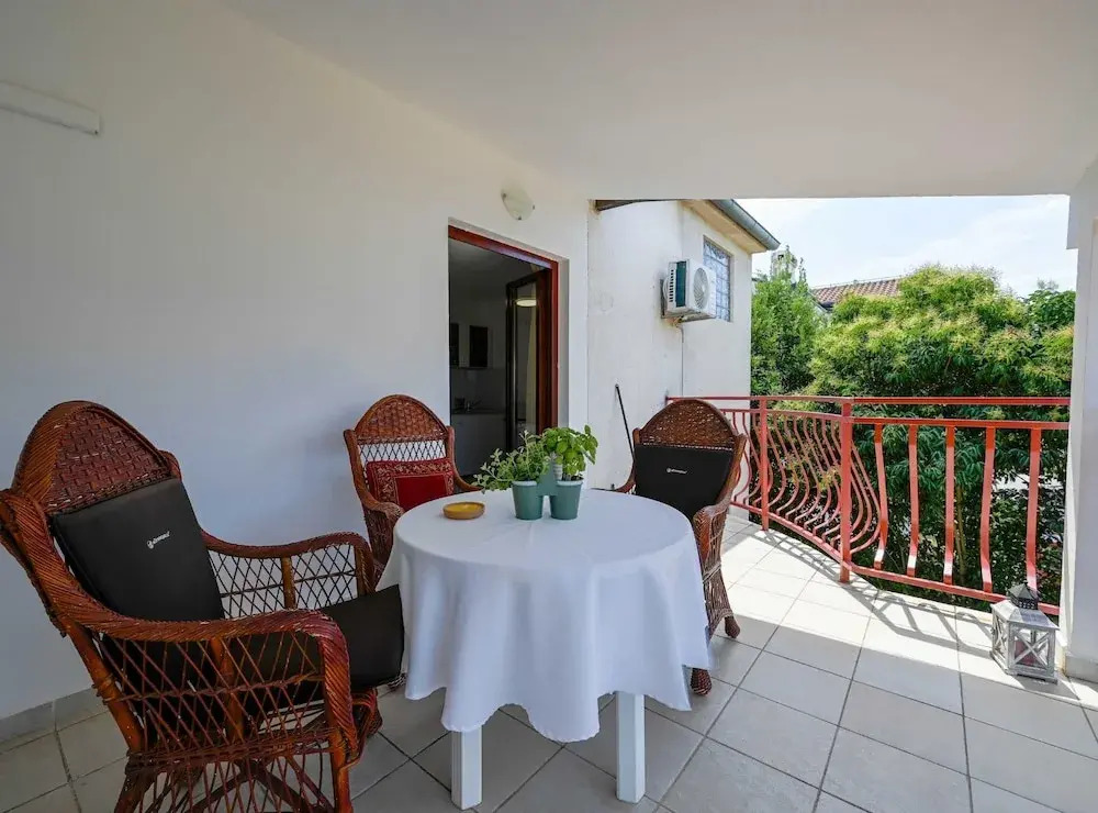 Calm and Stylish Rooms With Balcony