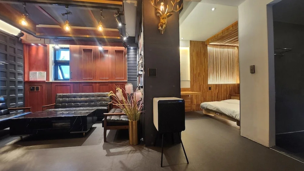R Hotel