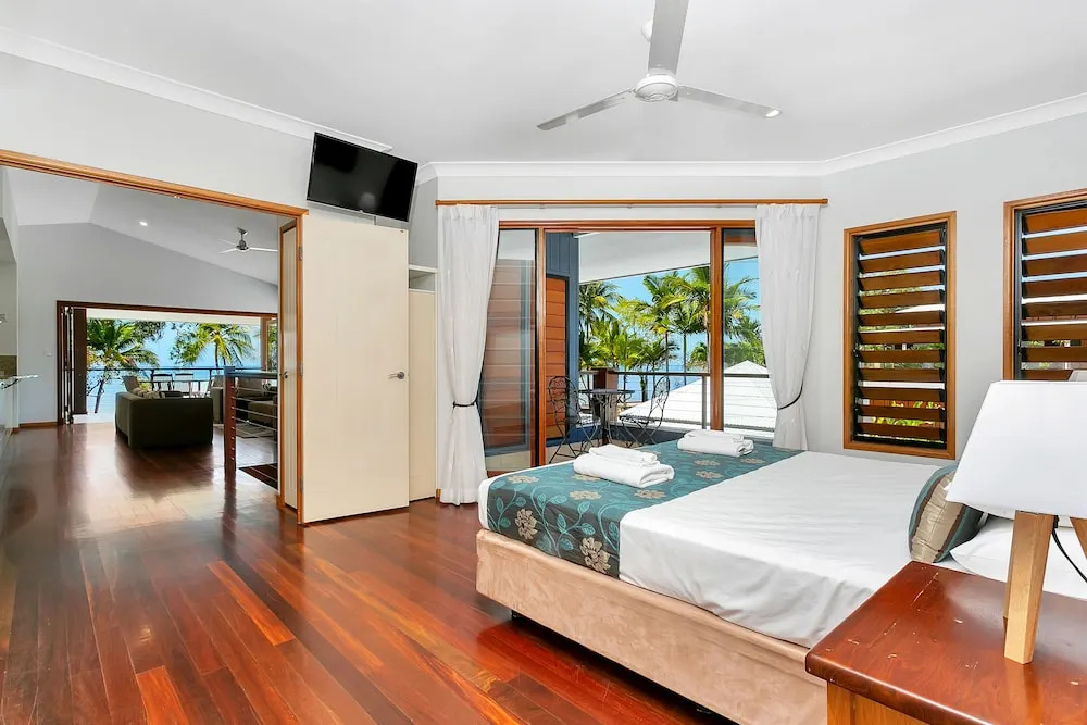Reeflections Beachfront Holiday House