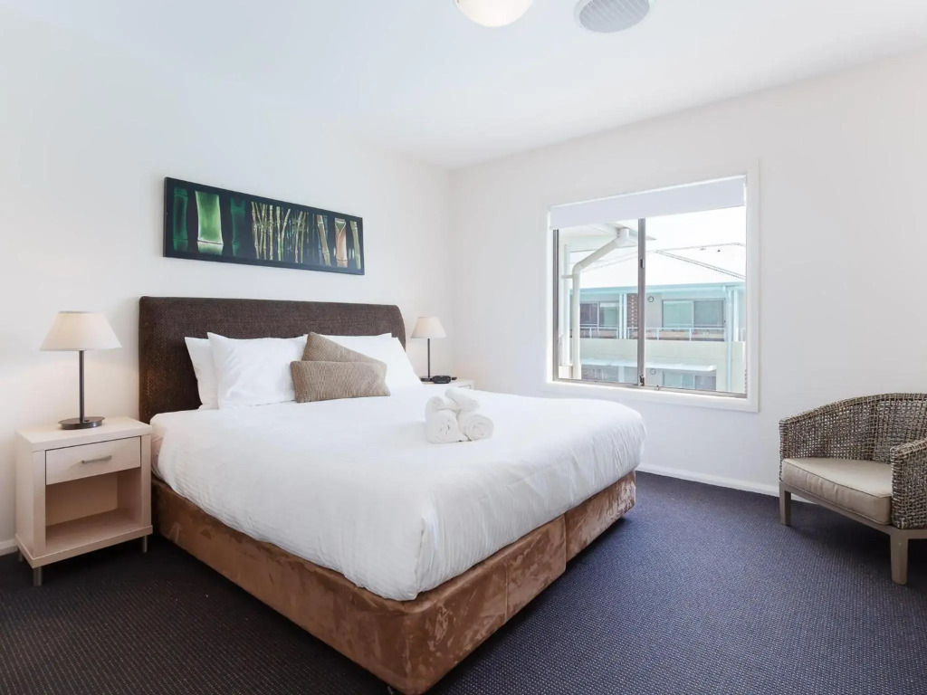 245 Pacific Blue 265 Sandy Point Rd air conditioned unit with resort facilities and linen supplied