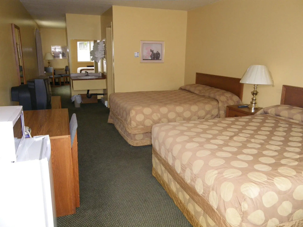 Selkirk Inn
