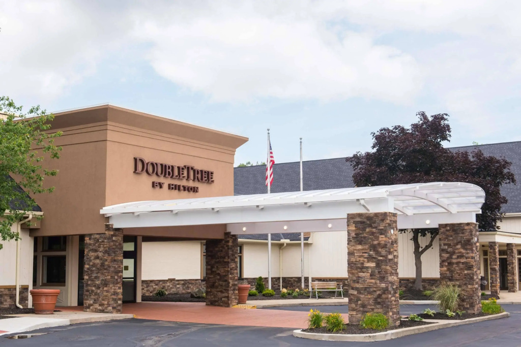 Отель Wyndham Garden Westlake