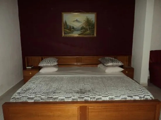 Sir Max Hotel