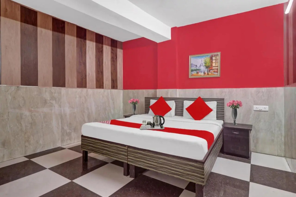 Oyo Flagship 92975 Hotel Small Town