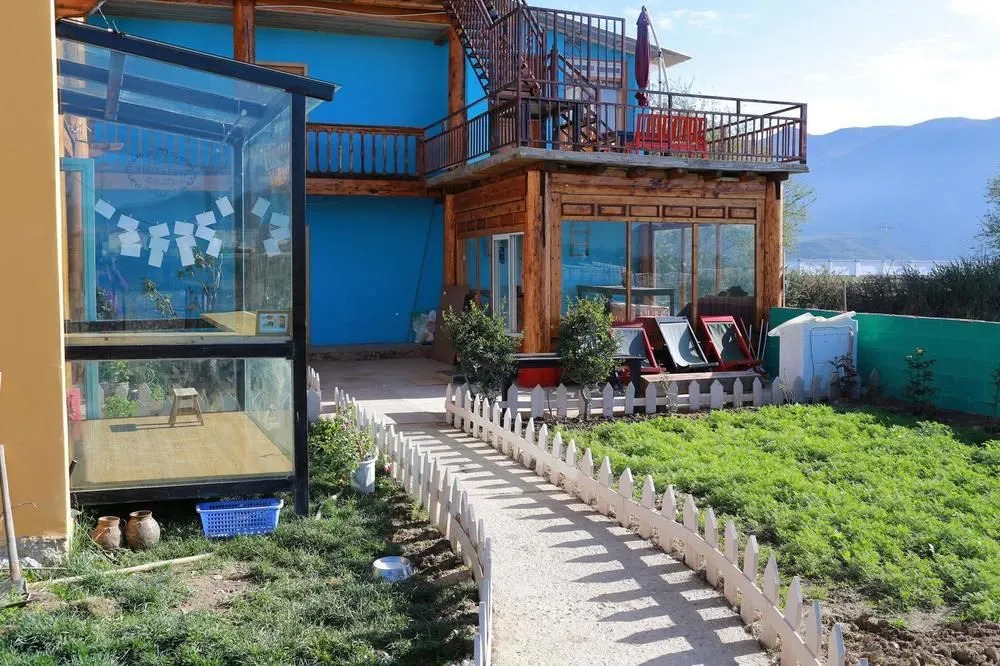 Shangri-La Maji Sunflower Inn