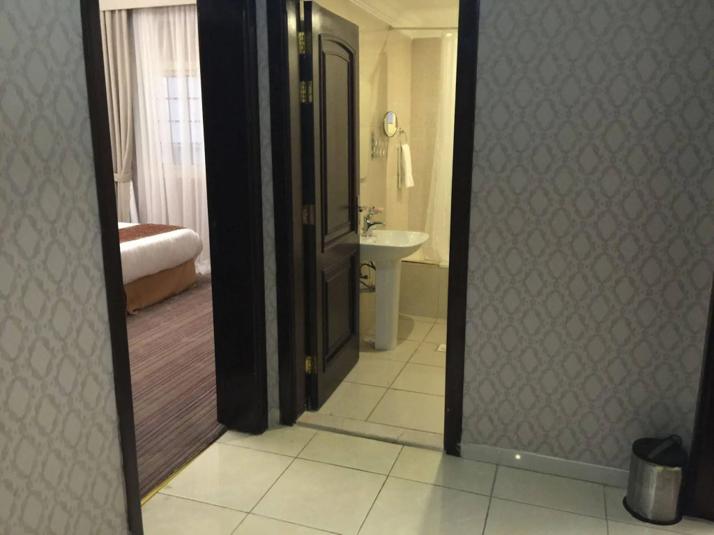 La Fontaine Al Hamra Suites