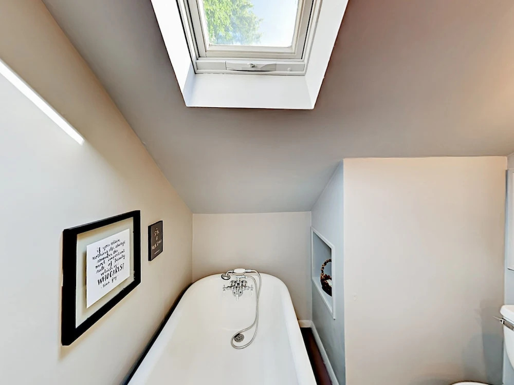1909 Wildwood Ave Home 3 Bedrooms 2 Bathrooms Home