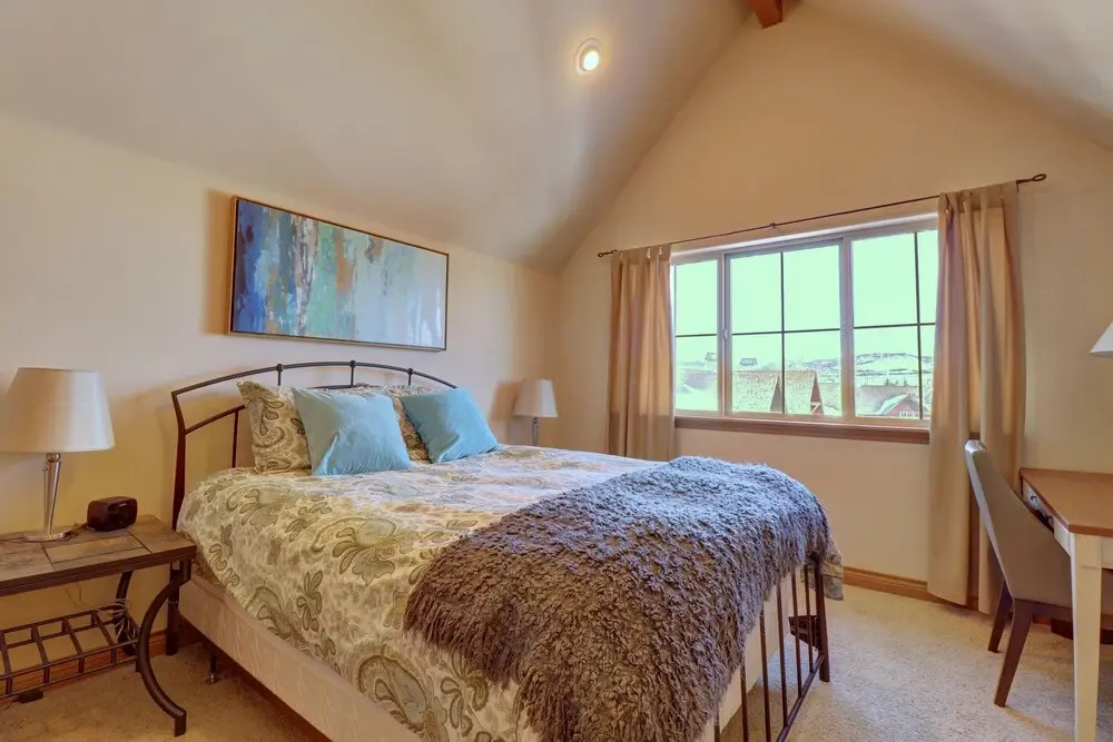 E8 Drake Landing 2br + Loft 2 Bedroom Condo by RedAwning