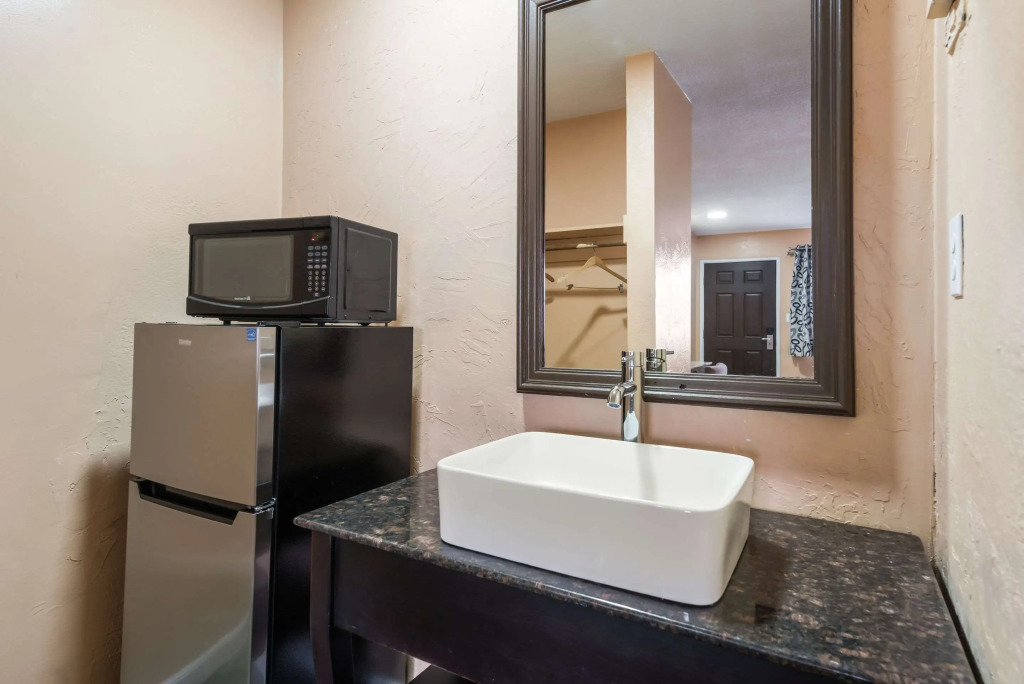 Rodeway Inn Modesto near Downtown