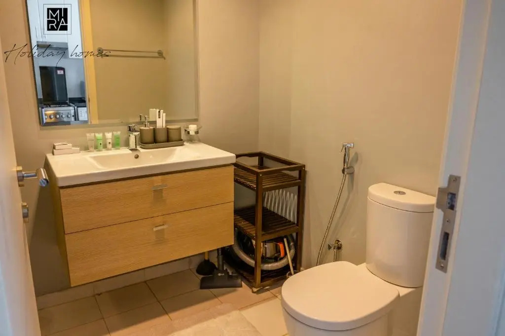 Mira Holiday Homes - Spacious Studio with Balcony - Free Wifi