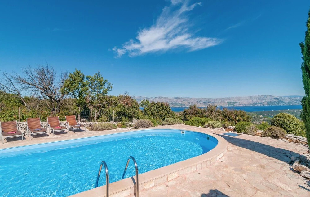 Amazing Home in Praznica With 4 Bedrooms, Wifi and Outdoor Swimming Pool