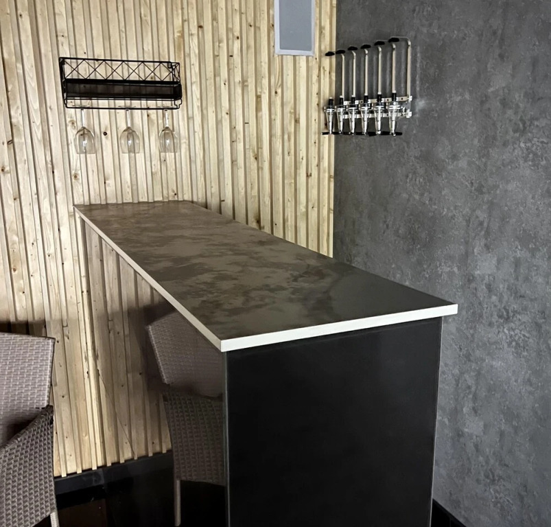Penthouse Style Luxury 2 Bedroom House has Hot-Tub, extra fees apply