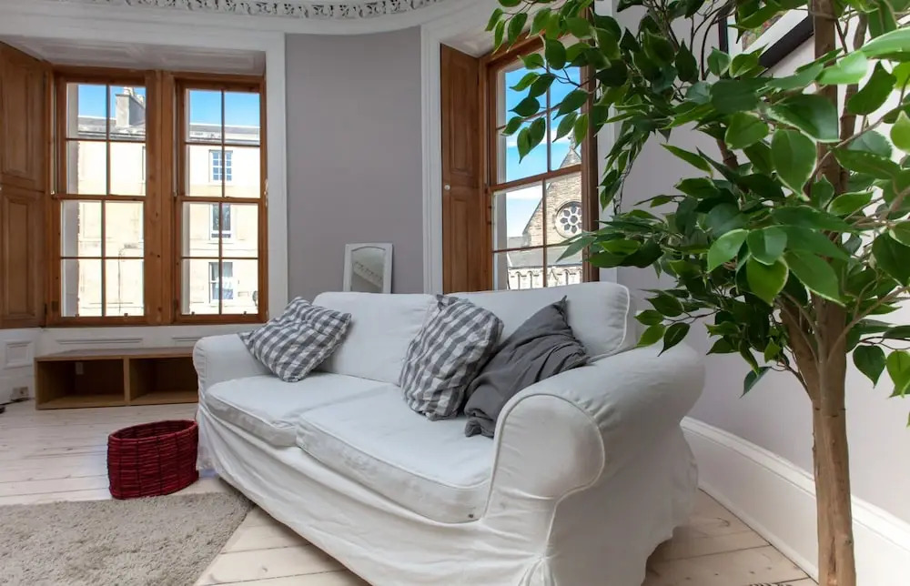Bright Corner 1BR Tenement Next to Meadows