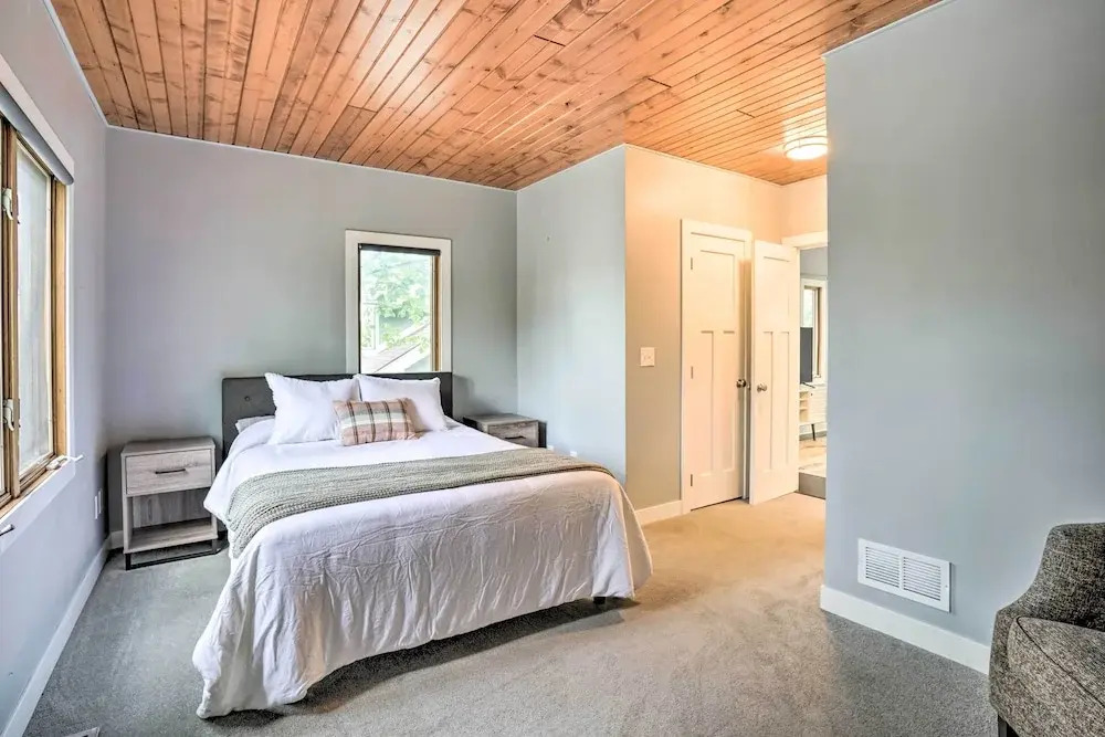 Minneapolis Townhome w/ Loft < 3 Mi to Dtwn!