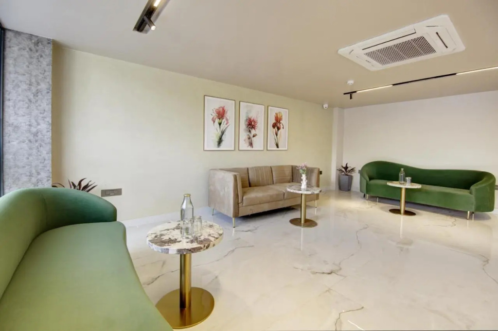 Saltstayz Premier - Near Golf Course Road & Sector 57