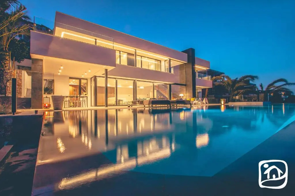 Villa Mercure by Abahana Luxe