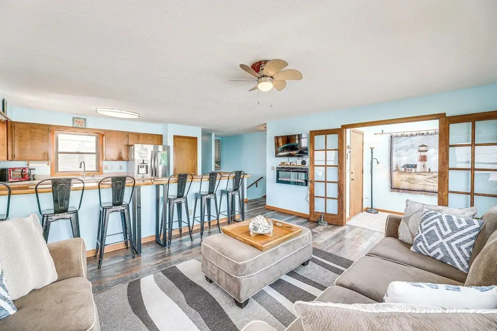 Walk to Beach: Dog-friendly Home in Lincoln City