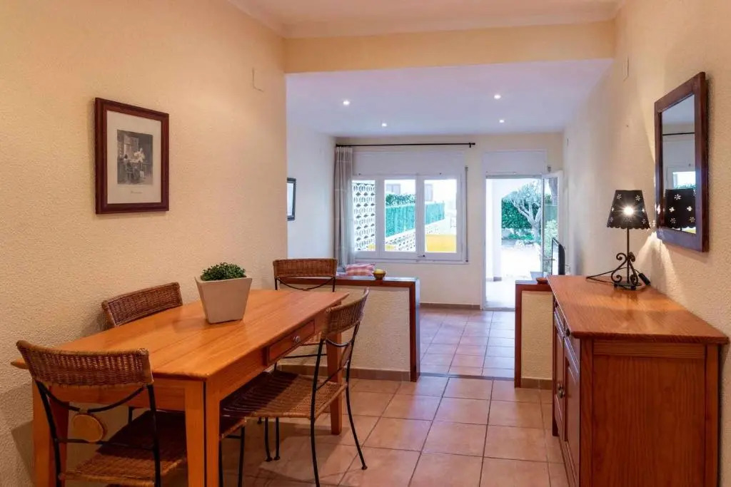 SANT CARLES 26 magnífico apartamento renovado con jardín