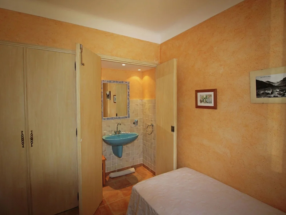 Detached Holiday Home With Private Pool Walking Distance From the Village of Roussillon