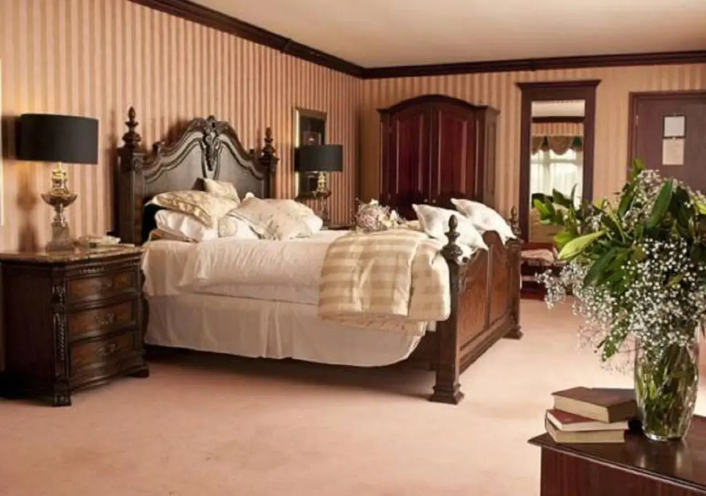 Devon Inn Hotel