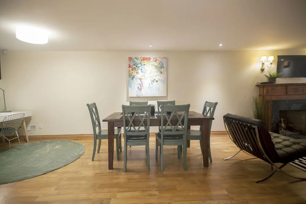 Stunning 1BR Basement Apt - King Size