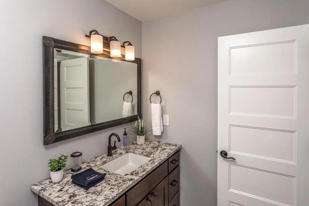 NEW - Havasunny Stay - Sleeps 16, Pool, Spa, Game Room, Fire Pit, Sunsets, Near Lake