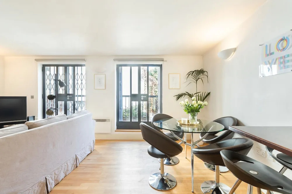 2 Bdr in Kensington E1 by the Residences