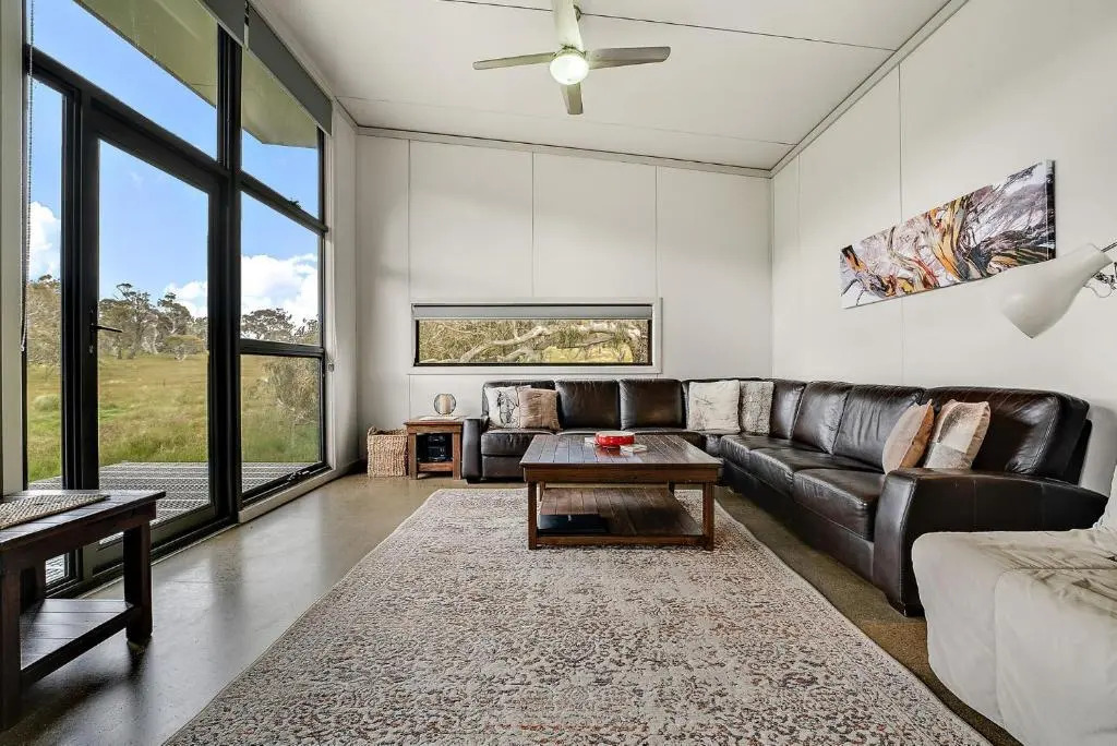 Ecocrackenback 7 'Sustainable, luxurious chalet close to the slopes.'