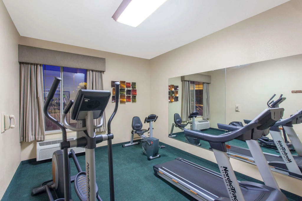 Ramada by Wyndham Fresno Northwest