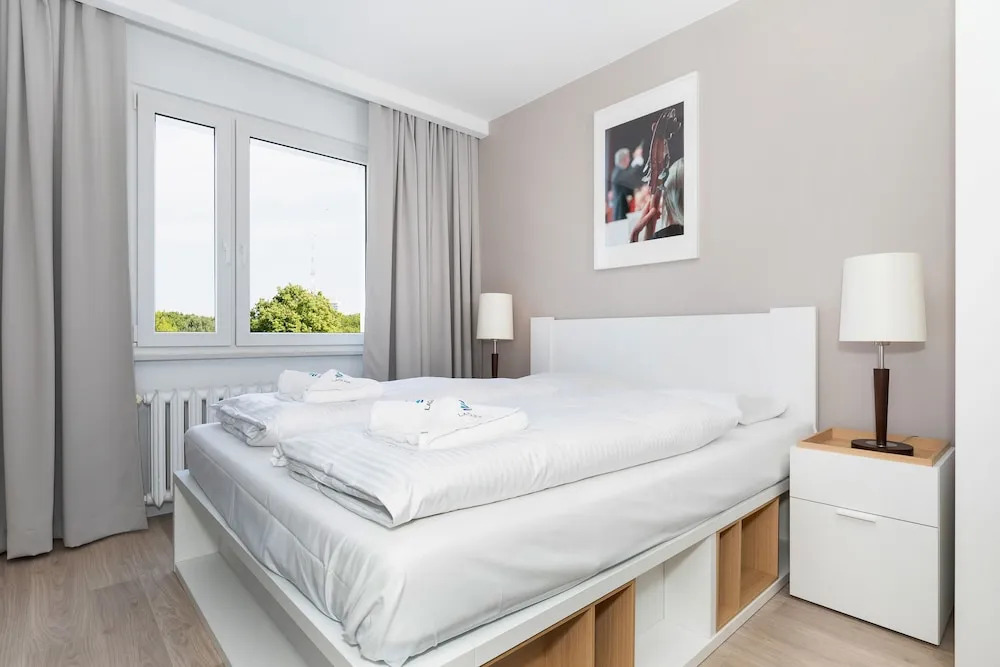 Port View Apartment by Renters