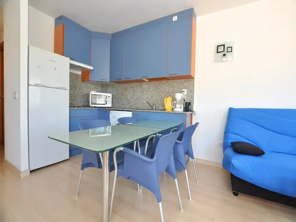 Apartment in Roses With Large Terrace