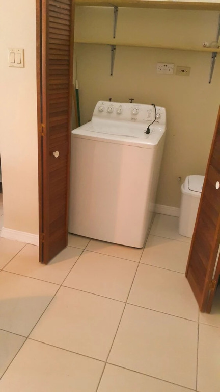 2 Bed Apt with Balcony at Runaway Bay