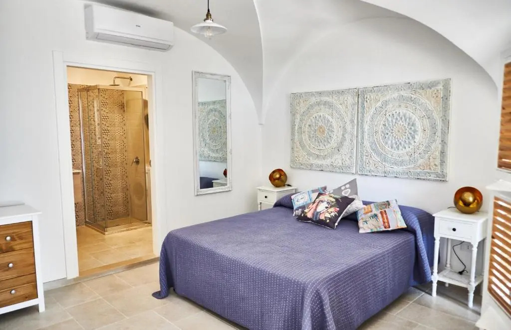 Equorum Prospectus 2 - OSTUNI CENTRO - Guest House