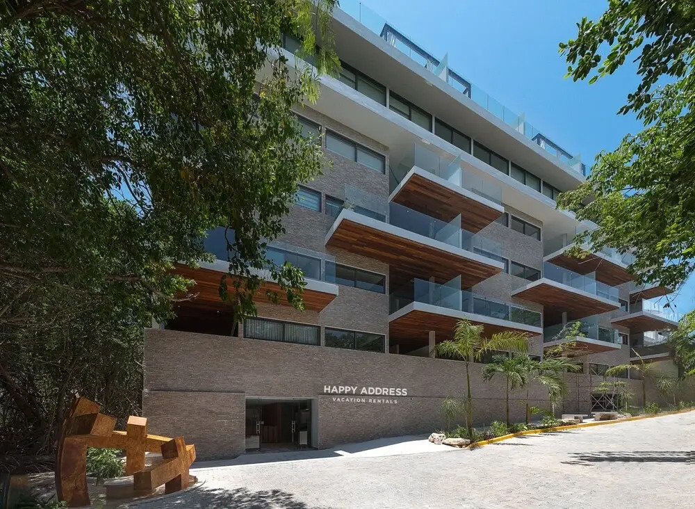 Full Stylish 2BR apartment in heart of town by Happy Address