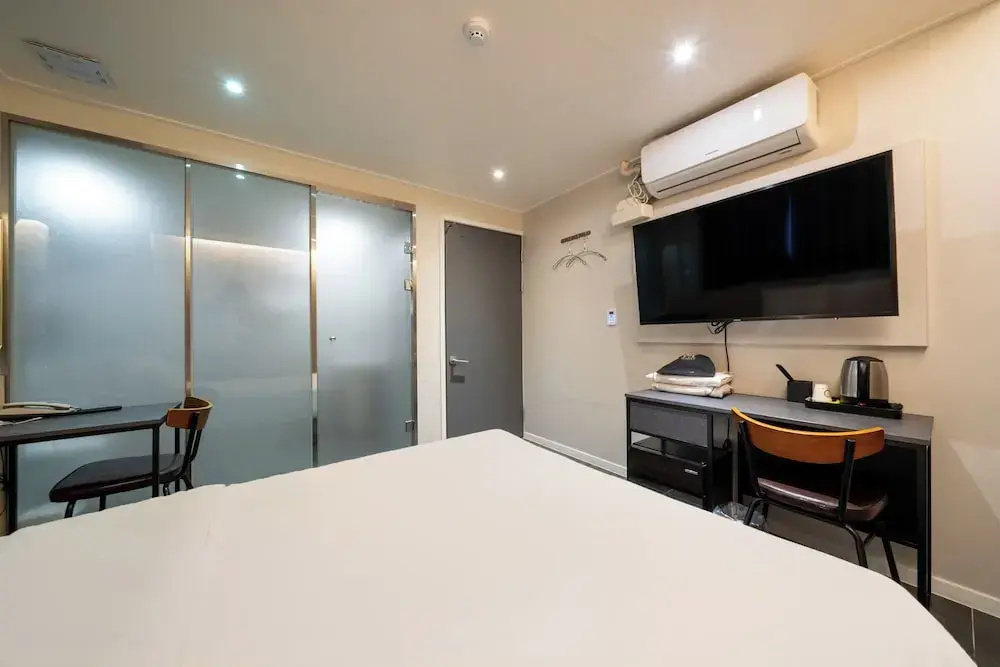 Mnlucky Hotel