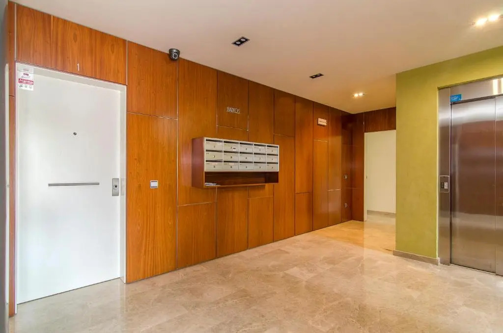 Sitges Spaces Garden Paradise 3 bedroom, 3 bathroom, huge PRIVATE garden-terrace, pool- sleeps up to 8