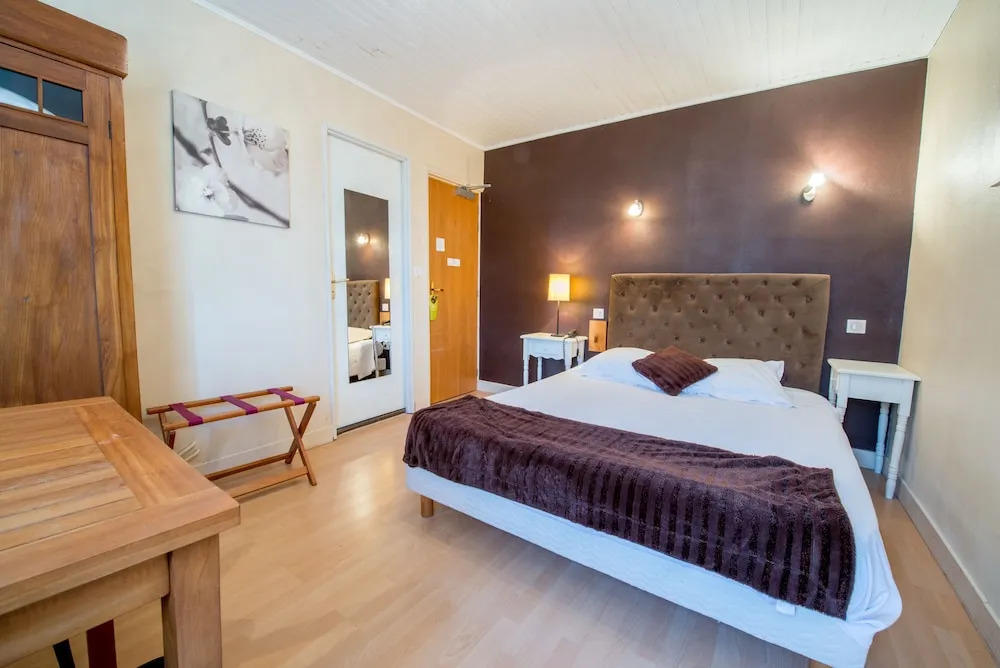 Logis Hôtels - Hôtel et Restaurant Les Voyageurs