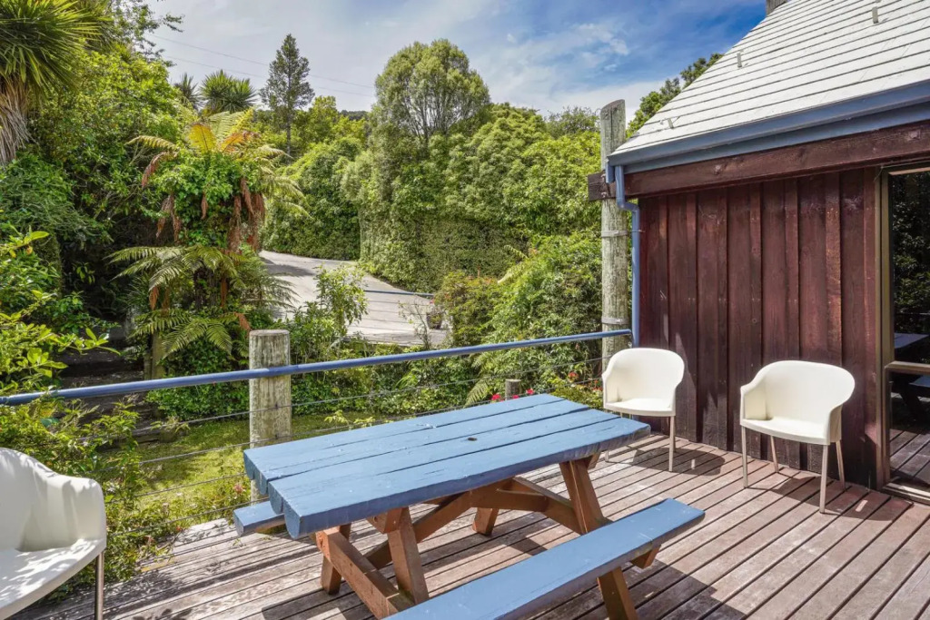 The Tree House - Akaroa Holiday Home