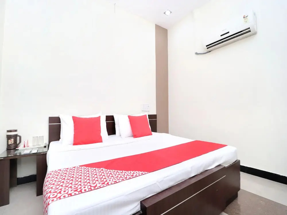 OYO 14860 Hotel Silver Star